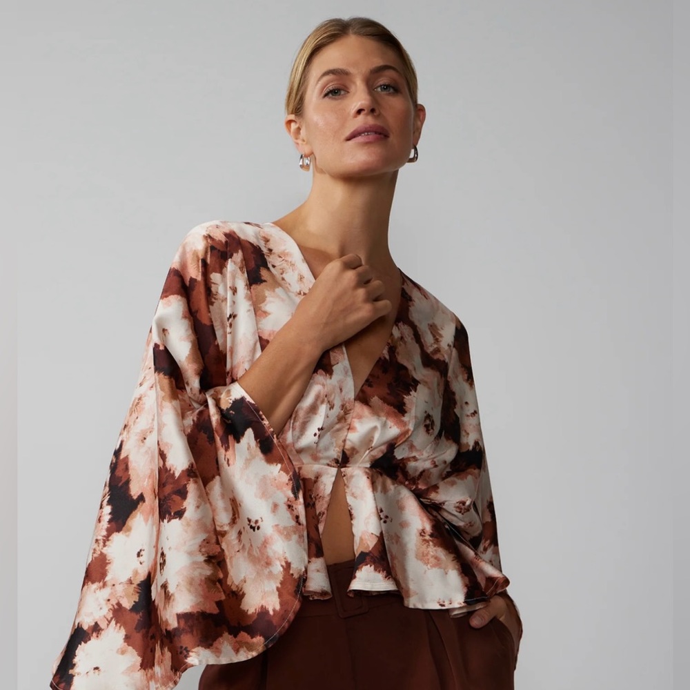 NWT NY&CO. ABSTRACT V NECK KIMONO